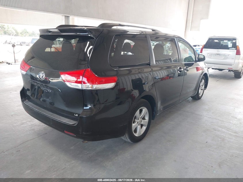 2011 TOYOTA SIENNA auction photo 4