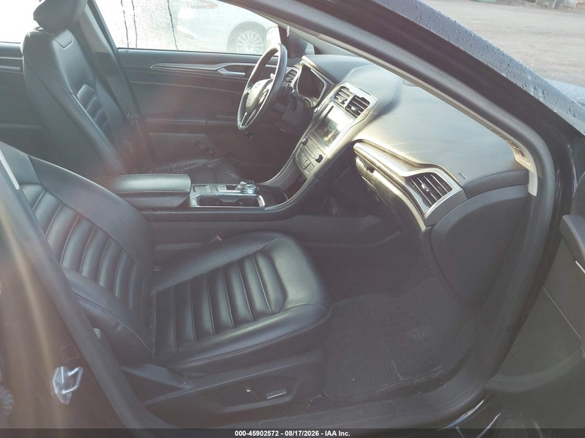 2019 FORD FUSION auction photo 5