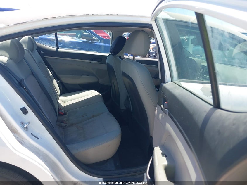 2017 HYUNDAI ELANTRA auction photo 8