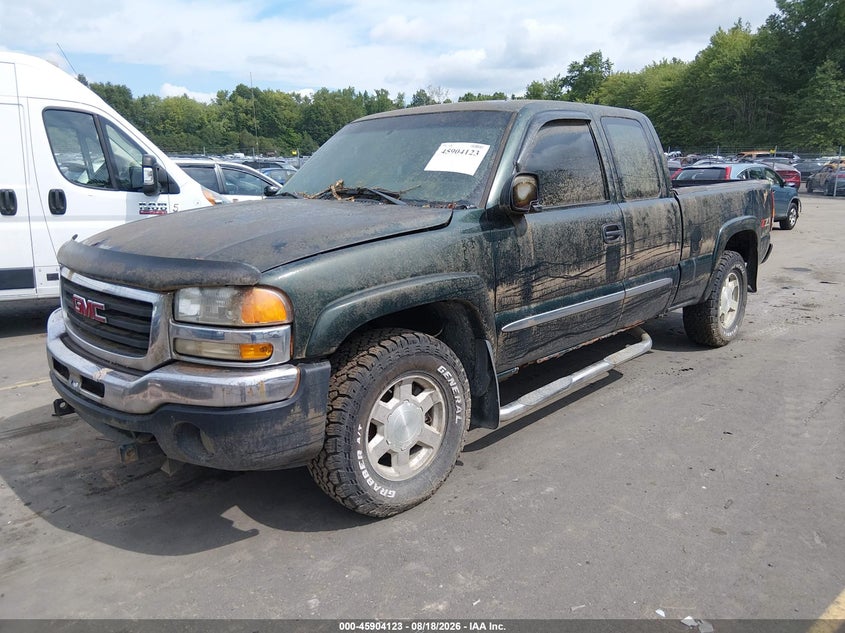 2005 GMC Sierra, Normal Wear & Tear, IAAI, VIN 1GTEK19BX5E341569 — photo 2