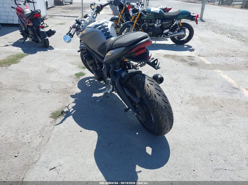 TRIUMPH STREET TRIPLE 2009