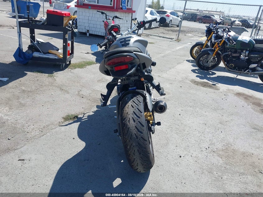 TRIUMPH STREET TRIPLE 2009