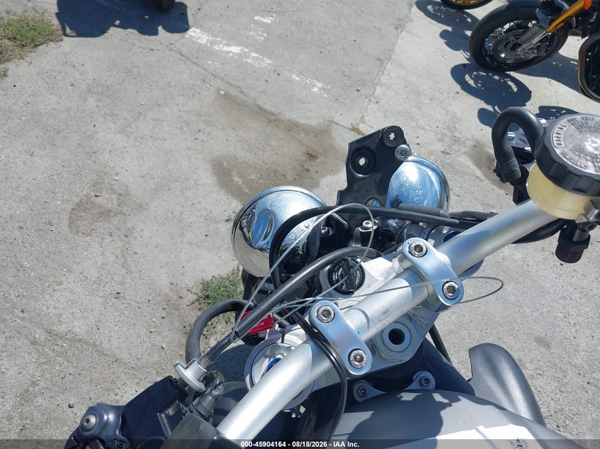 TRIUMPH STREET TRIPLE 2009
