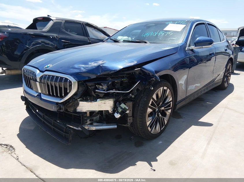 2024 BMW 5er, Front End, IAAI, VIN WBA43FJ07RCN94931 — photo 2