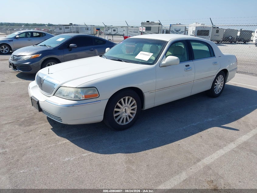 2003 LINCOLN TOWN CAR auction photo 2