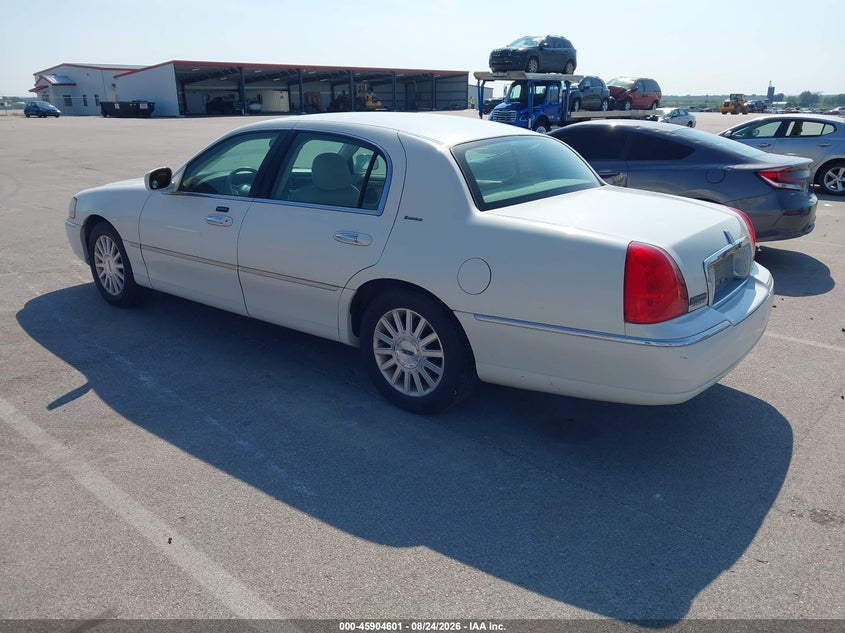 2003 LINCOLN TOWN CAR auction photo 3