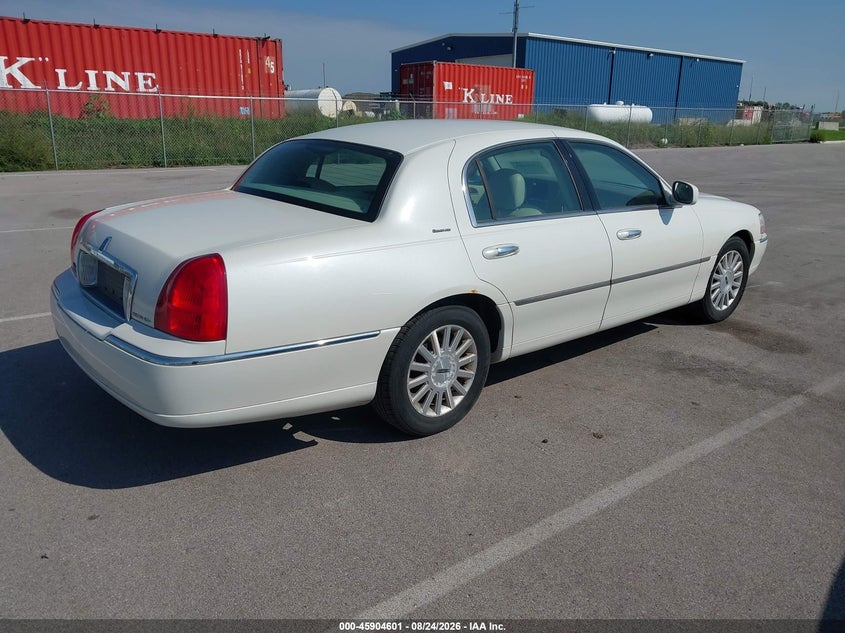 2003 LINCOLN TOWN CAR auction photo 4