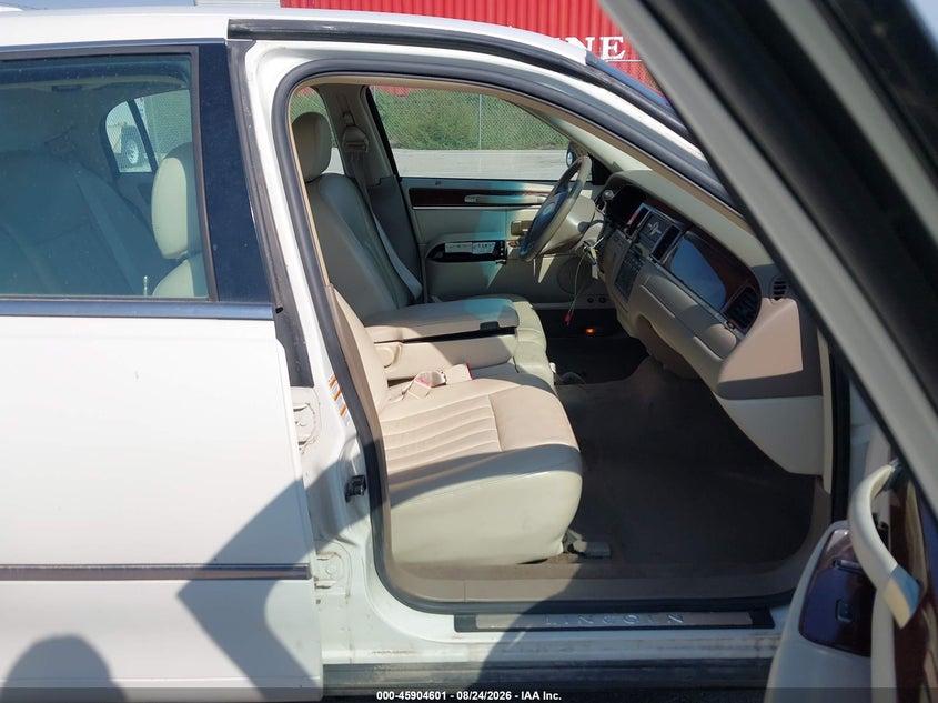2003 LINCOLN TOWN CAR auction photo 5