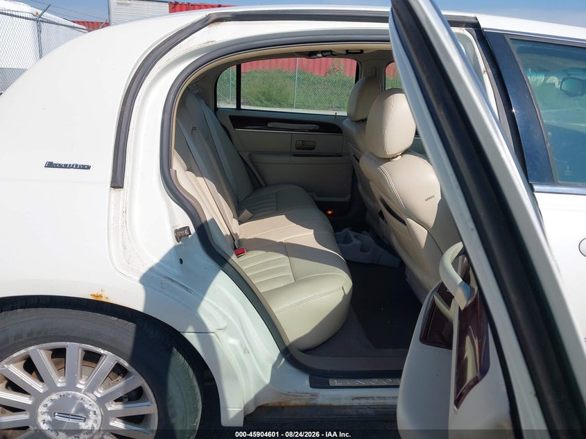 2003 LINCOLN TOWN CAR auction photo 8