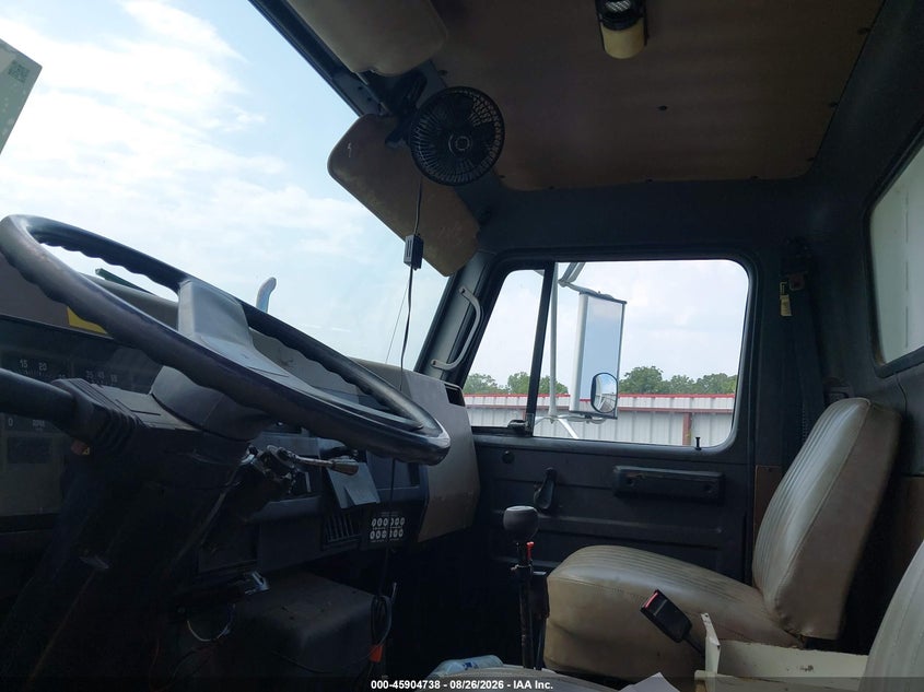 1995 INTERNATIONAL 4000 auction photo 7