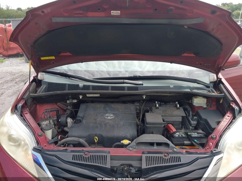 2014 TOYOTA SIENNA VAN 3.5L V-6 DOHC, VVT, 266HP