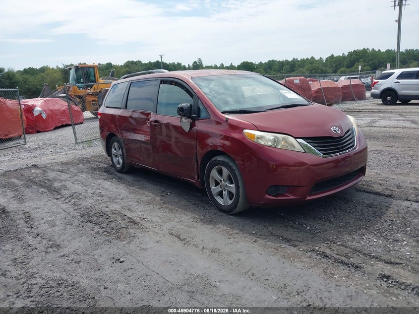 2014 TOYOTA SIENNA auction photo 1