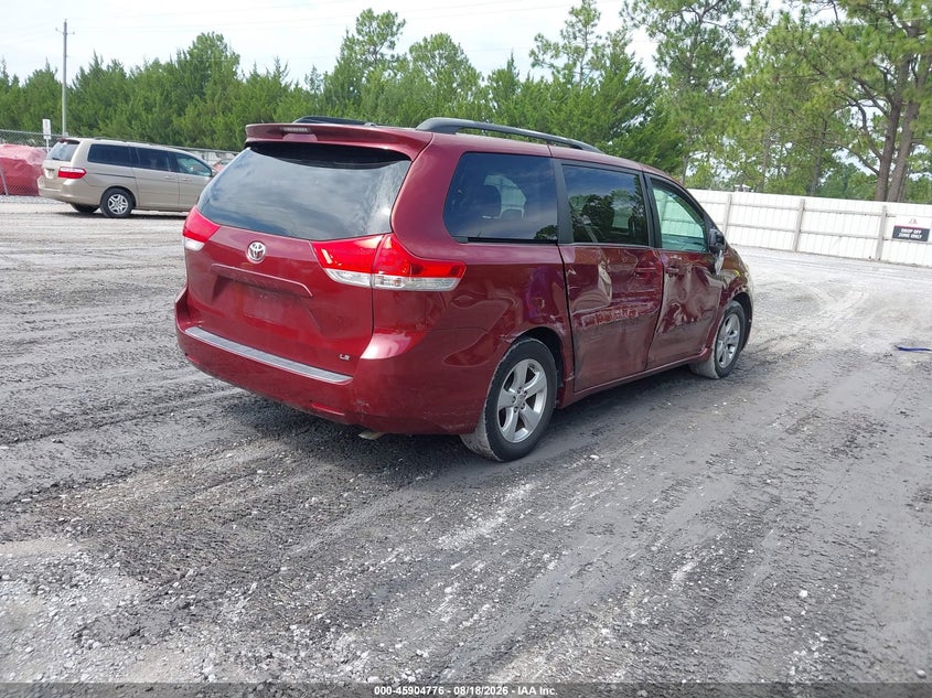 2014 TOYOTA SIENNA auction photo 4