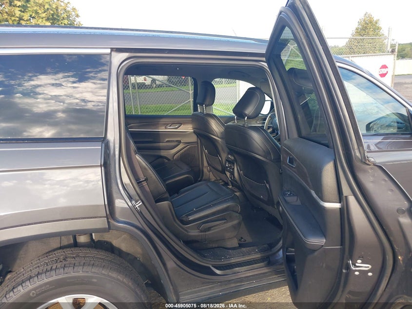 2023 JEEP GRAND CHEROKEE L auction photo 8