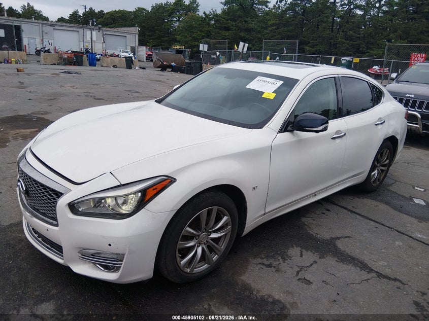 2015 INFINITI Q70 auction photo 2