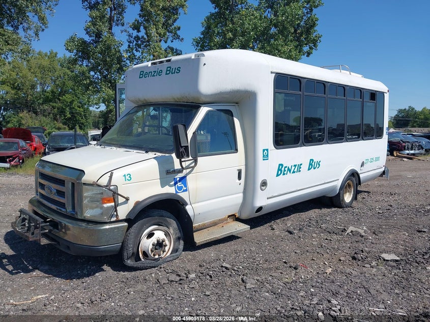 2011 FORD E-450 CUTAWAY auction photo 2