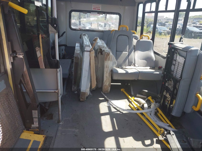 2011 FORD E-450 CUTAWAY auction photo 6