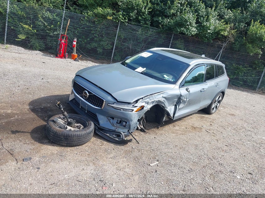 VOLVO V60 CROSS COUNTRY 2023 VIN YV4L12WY2P2107307