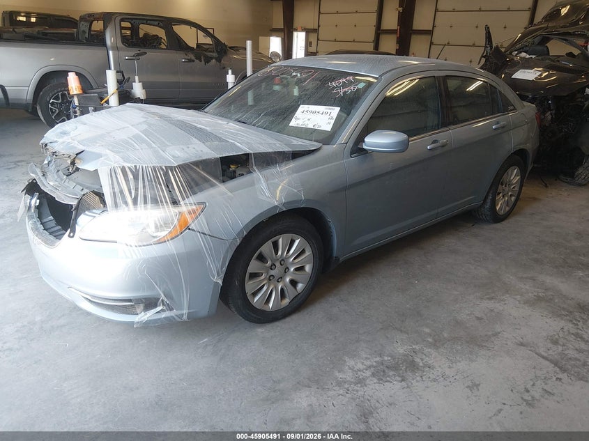 2014 Chrysler 200, Front End, IAAI, VIN 1C3CCBAB7EN124099 — photo 2