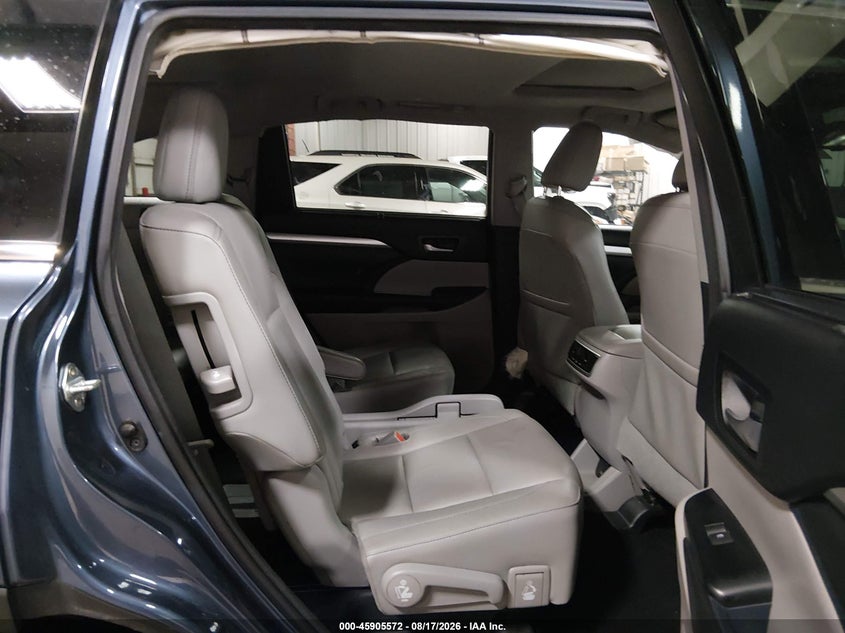 TOYOTA HIGHLANDER - zdjęcie 8
