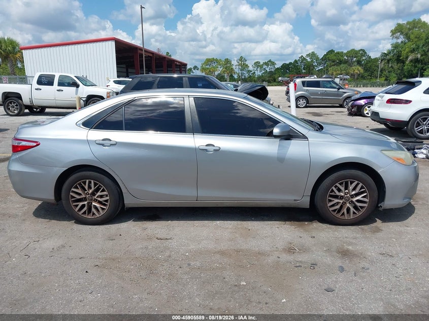 TOYOTA CAMRY - zdjęcie 13