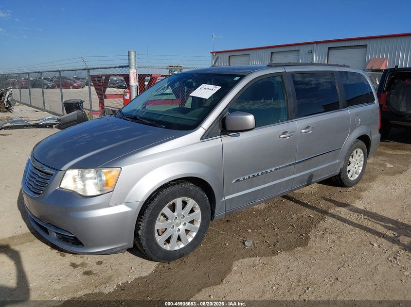 2014 CHRYSLER TOWN & COUNTRY auction photo 2