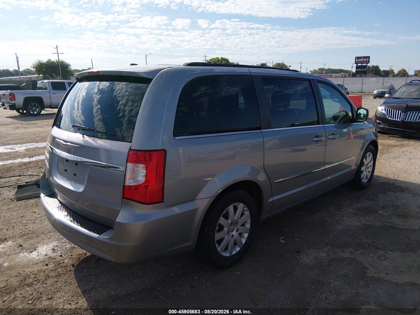 2014 CHRYSLER TOWN & COUNTRY auction photo 4