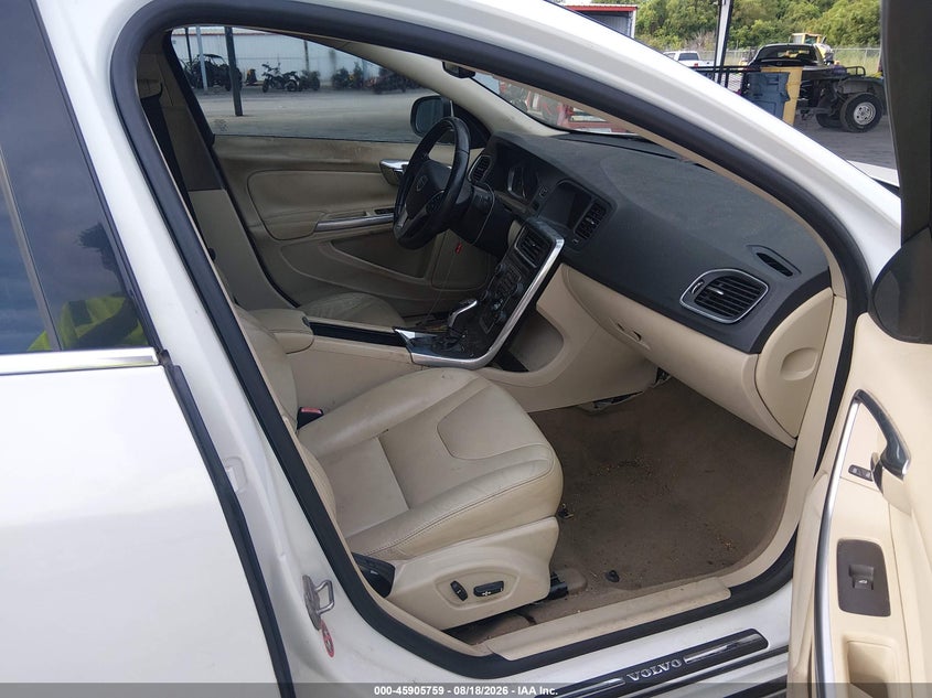 2015 VOLVO S60 auction photo 5