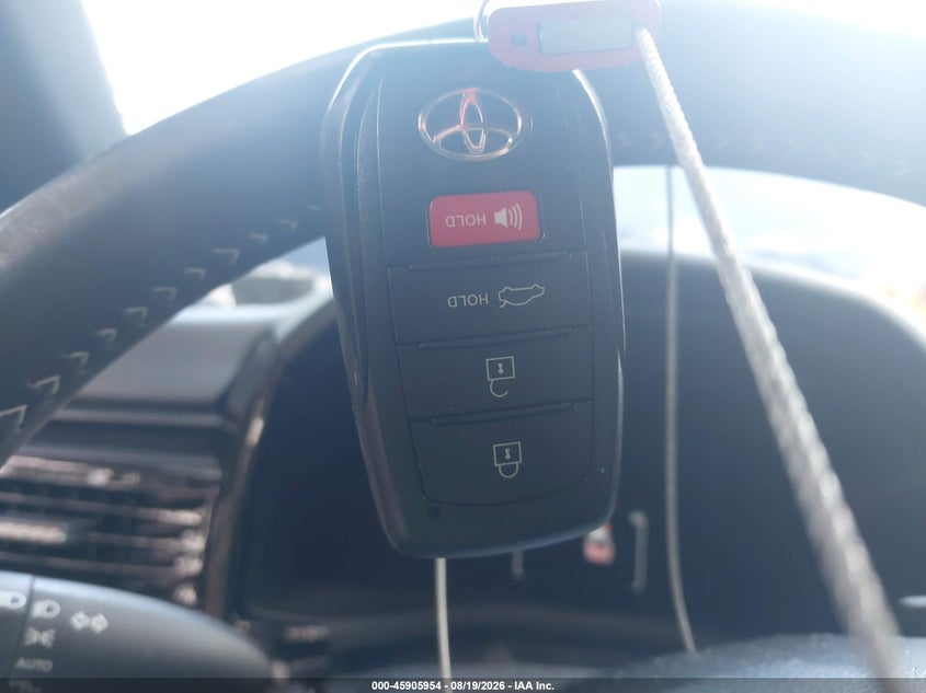 TOYOTA CAMRY - zdjęcie 11