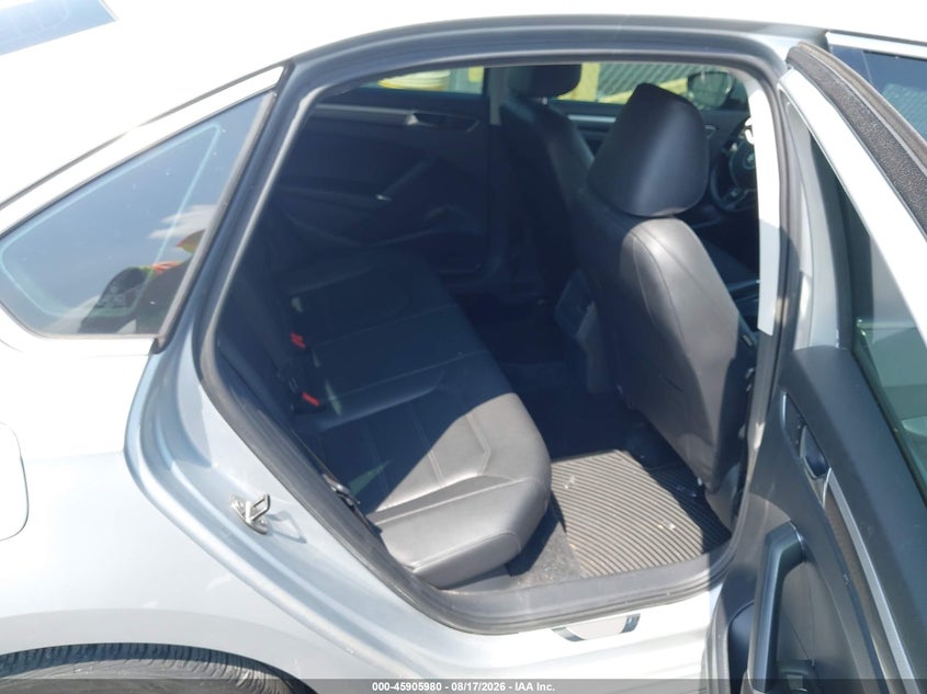 2017 VOLKSWAGEN PASSAT auction photo 8
