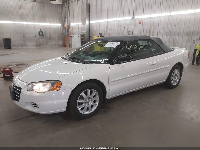2005 CHRYSLER SEBRING auction photo 2