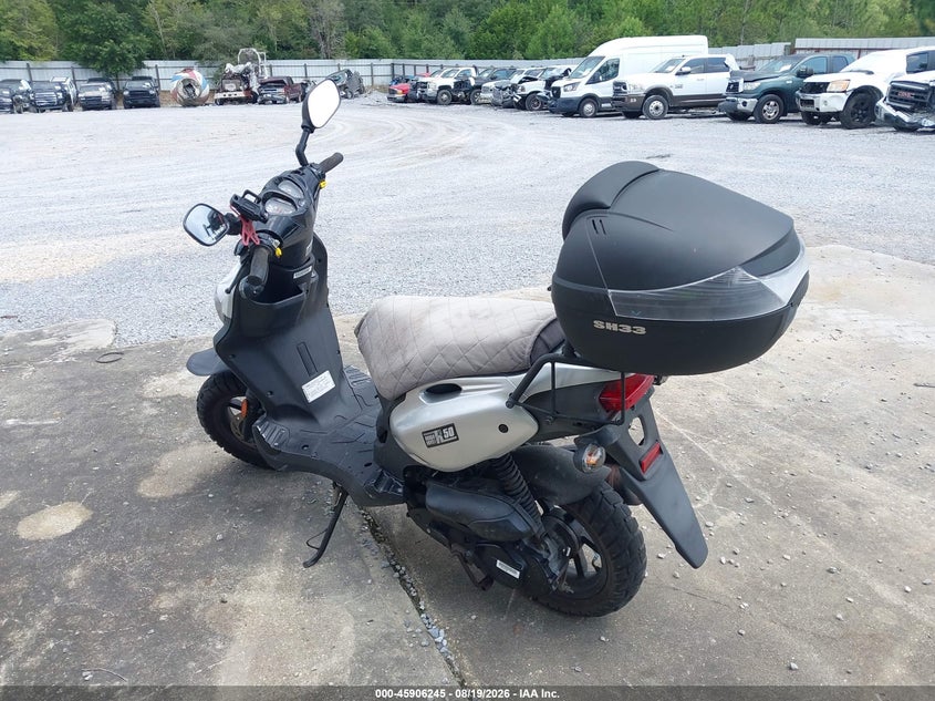 2022 GENUINE SCOOTER CO. ROUGHHOUSE auction photo 3