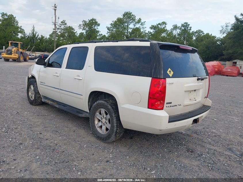 2012 GMC YUKON XL 1500 auction photo 3