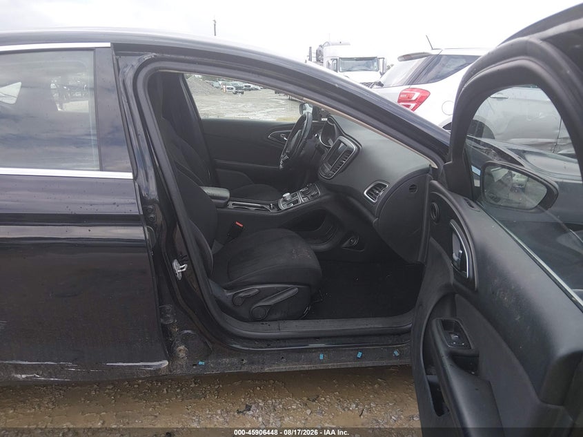 2015 CHRYSLER 200 auction photo 5