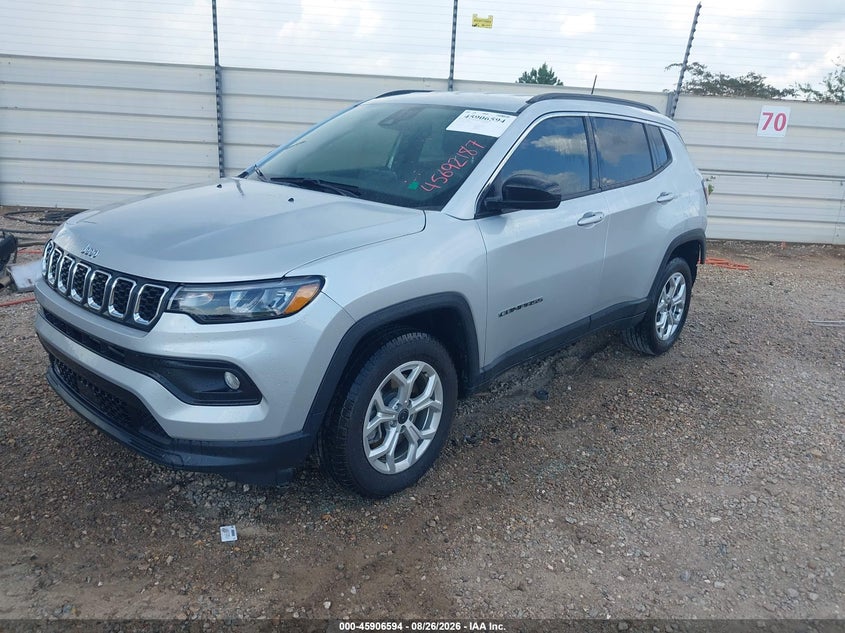 2025 Jeep Compass Latitude 4X4, Rear, IAAI, VIN 3C4NJDBN9ST568062 — photo 2