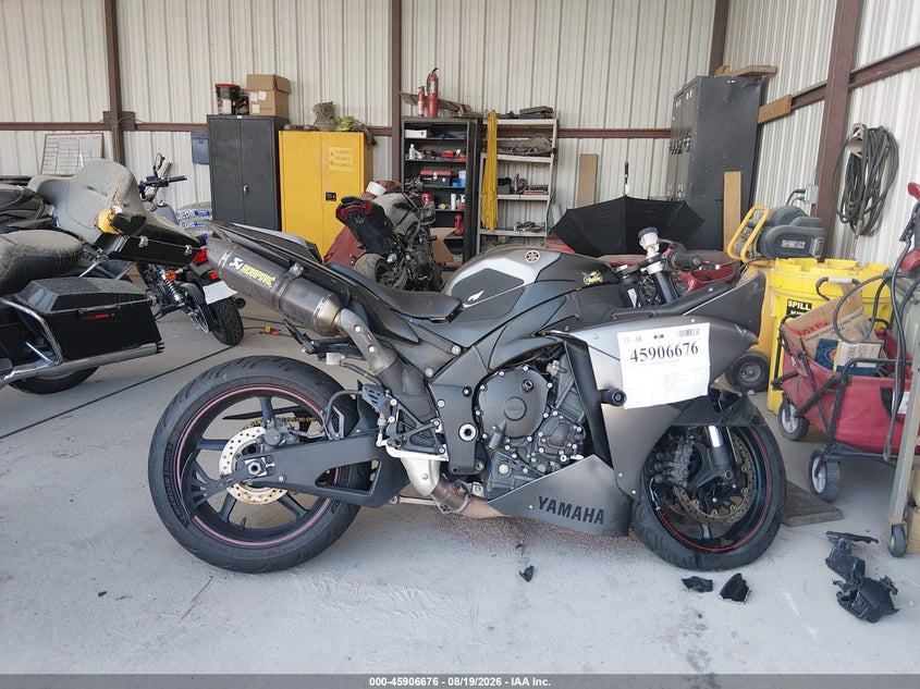 YAMAHA YZFR1 2013