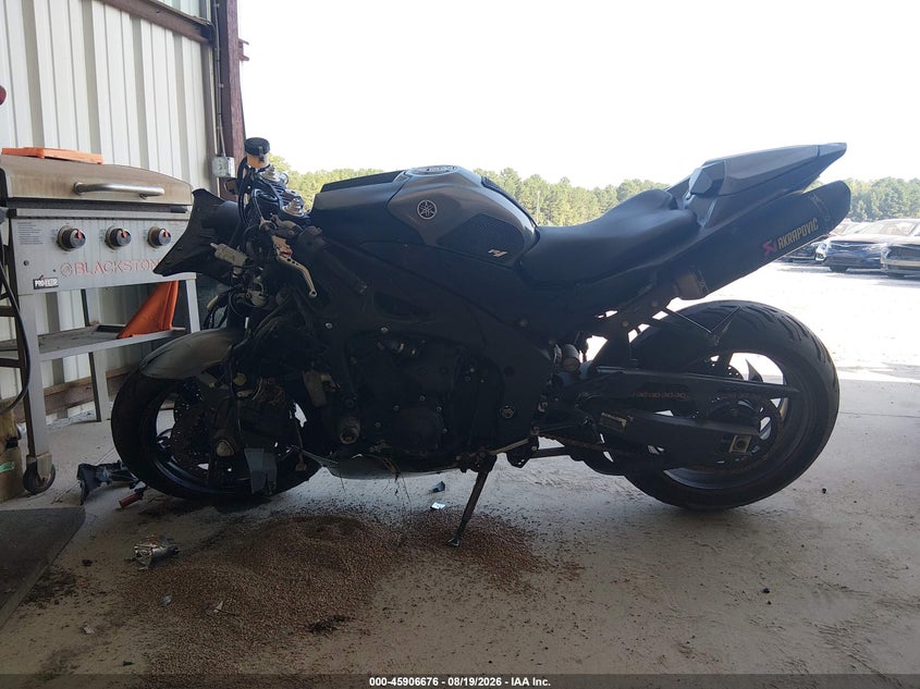 YAMAHA YZFR1 2013