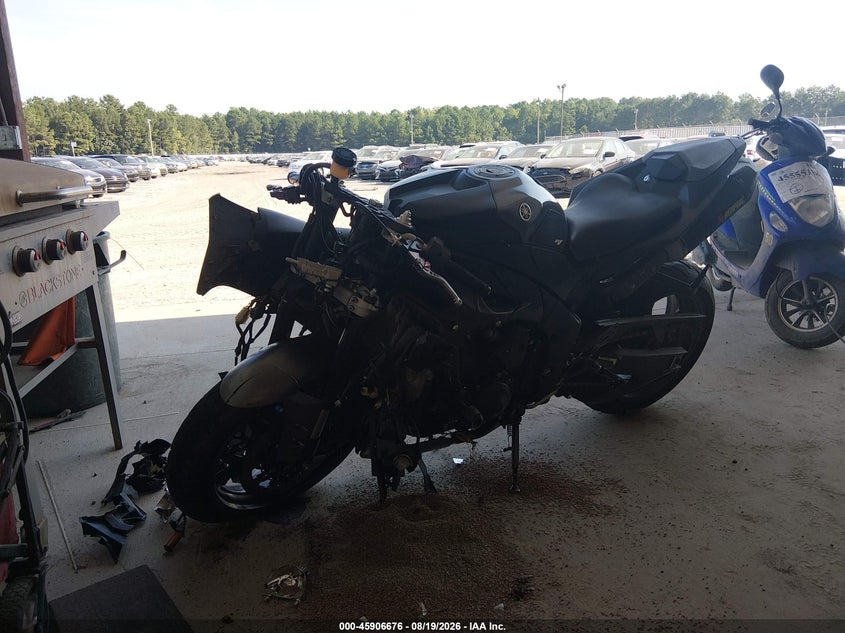 YAMAHA YZFR1 2013