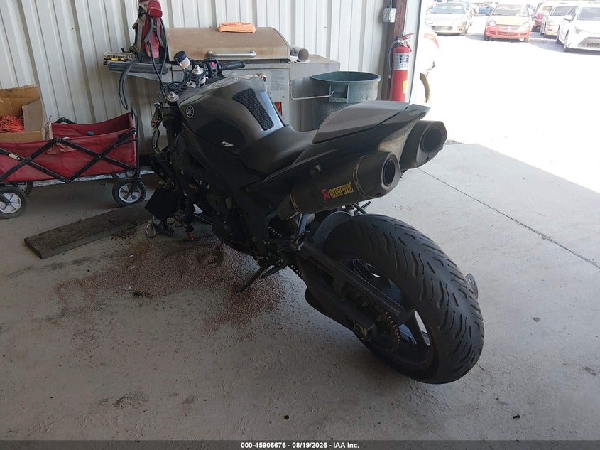 YAMAHA YZFR1 2013