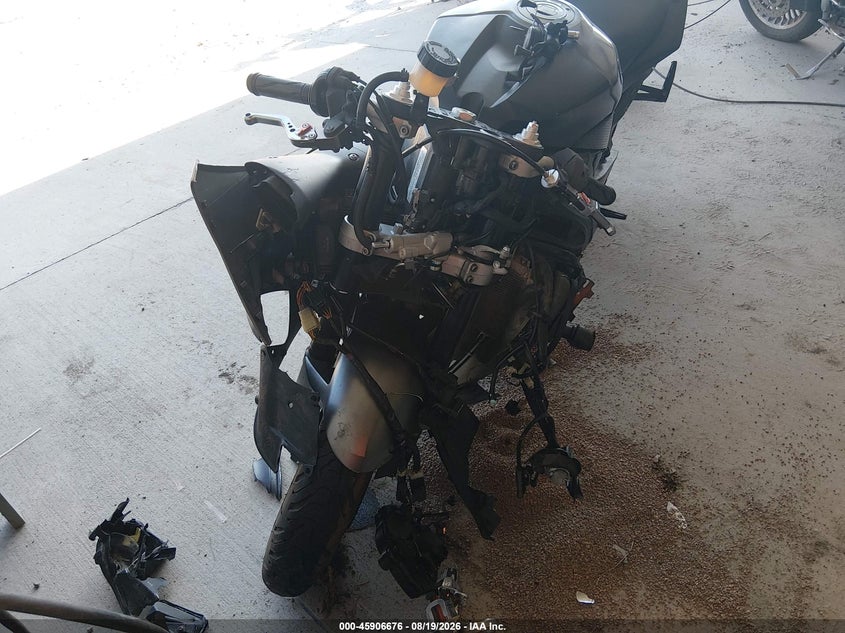 YAMAHA YZFR1 2013
