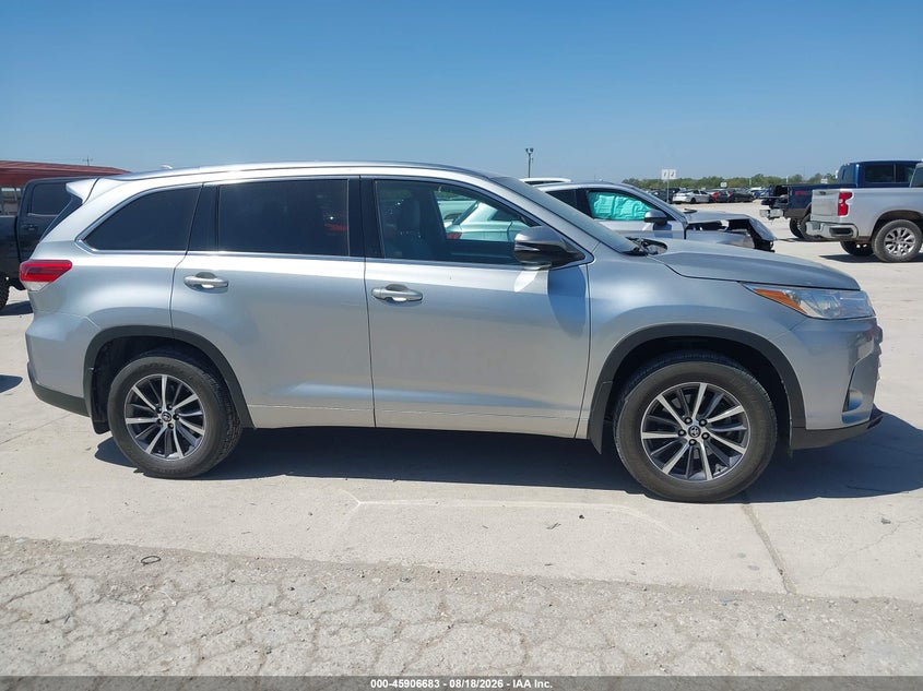 TOYOTA HIGHLANDER - zdjęcie 13