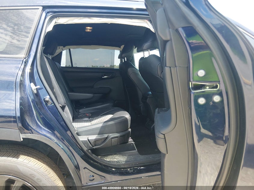 TOYOTA HIGHLANDER - zdjęcie 8