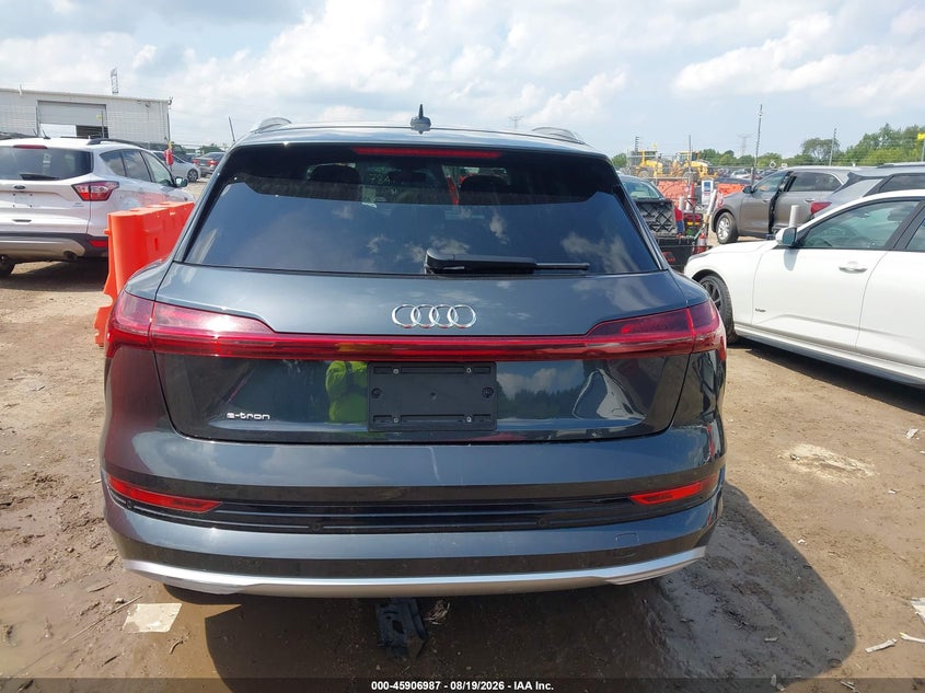 AUDI E-TRON - zdjęcie 17