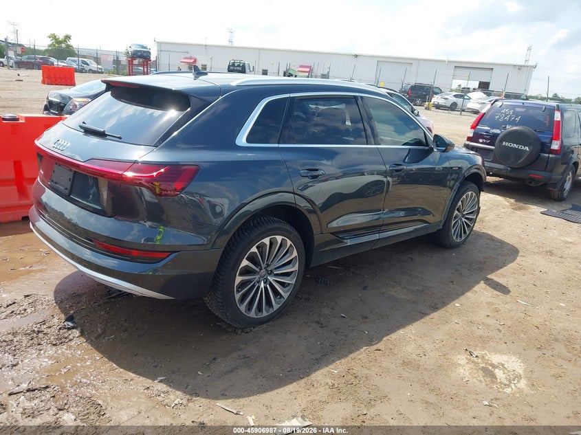 AUDI E-TRON - zdjęcie 4