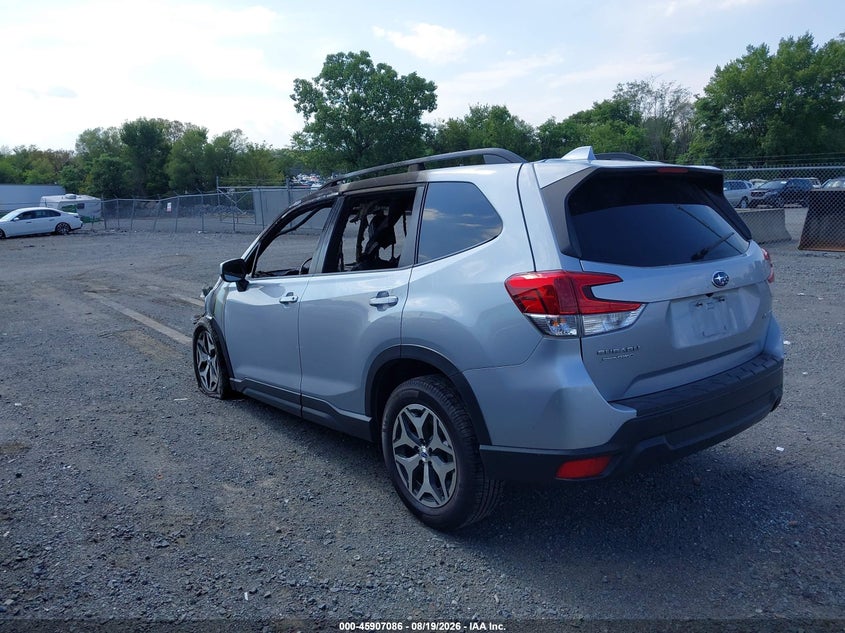 2020 SUBARU FORESTER auction photo 3