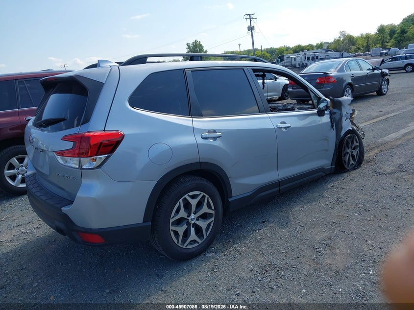 2020 SUBARU FORESTER auction photo 4