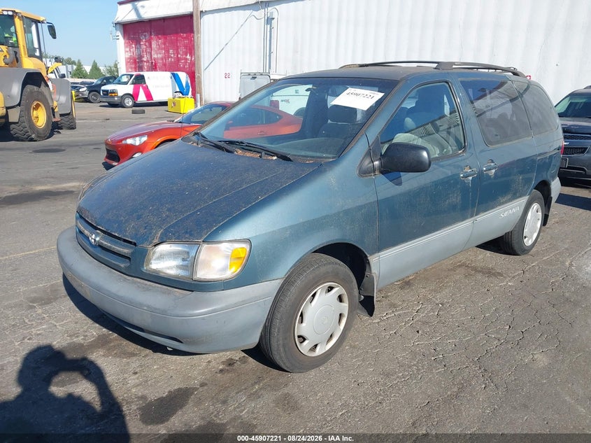 2000 TOYOTA SIENNA auction photo 2