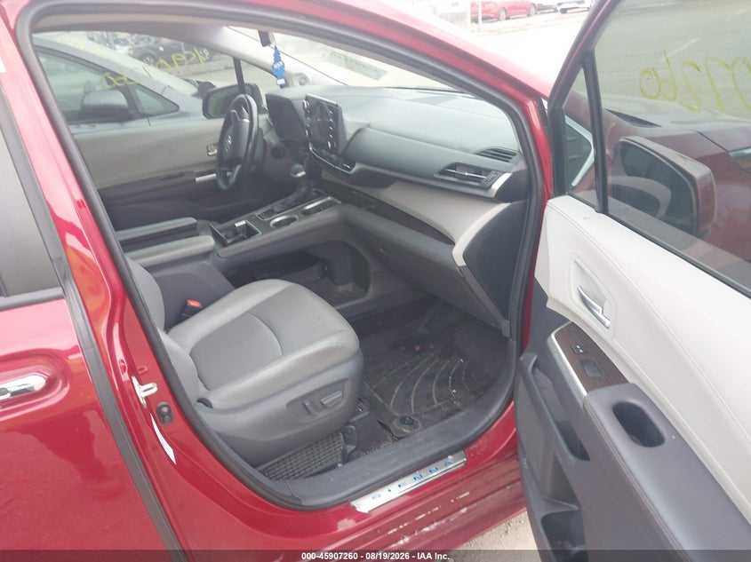 2021 TOYOTA SIENNA auction photo 5