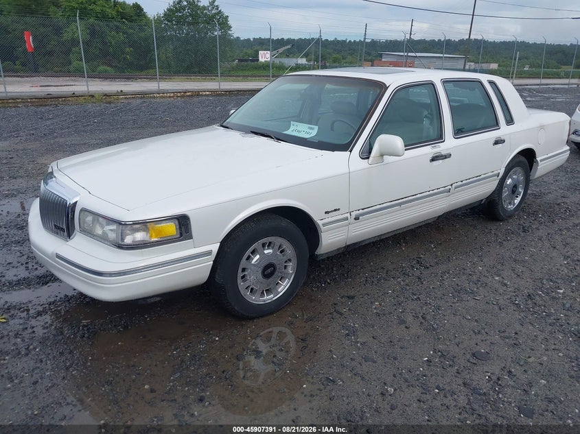 1997 Lincoln Town Car Signature, Обычный износ, IAAI, VIN 1LNLM82WXVY637340 — фото 2