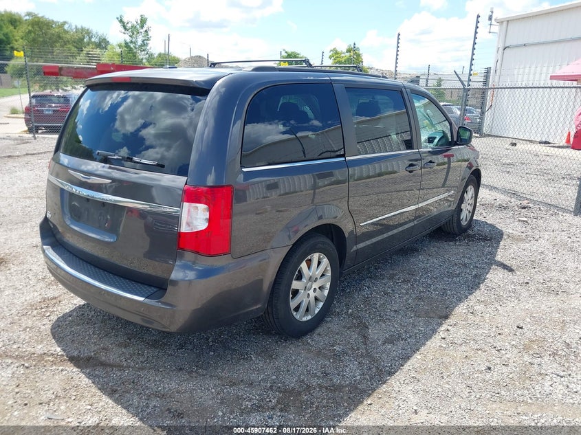 2015 CHRYSLER TOWN & COUNTRY auction photo 4